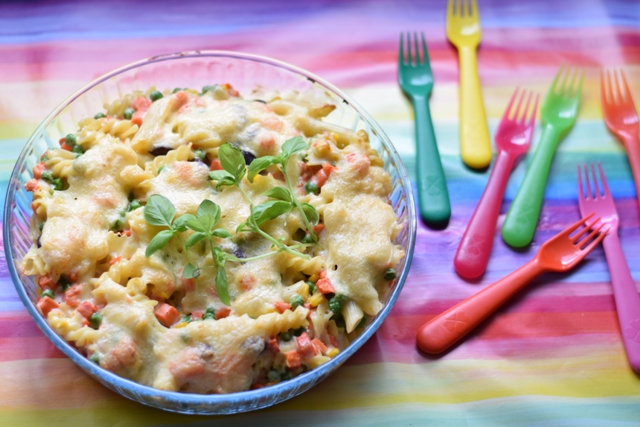 Kolorowa zapiekanka makaronowa A B M